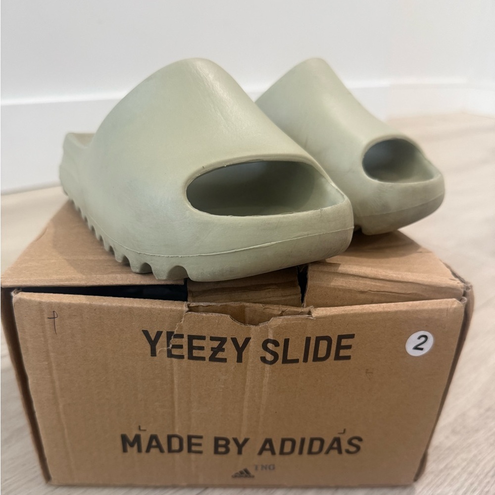 Yeezy Slide “Resin” – Kids Size 2 – Made by Adidas